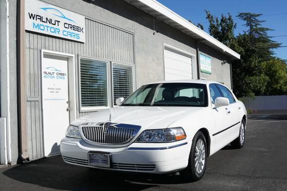 LINCOLN TOWN CAR 2004 1LNHM81W04Y684687 image